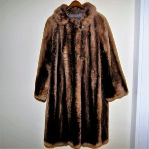Gorgeous Vintage Faux Fur Coat Weiss Size Medium